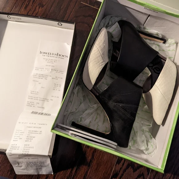 Sam Edelman black and white leather pump - Picture 5 of 5